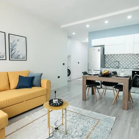 Elrea Living 2 1br With Dajti & Skyline View Daire