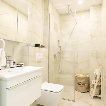 Elrea Living 2 1br With Dajti & Skyline View Tiran